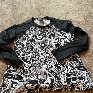 Black and White Patterned Women's rash guard
